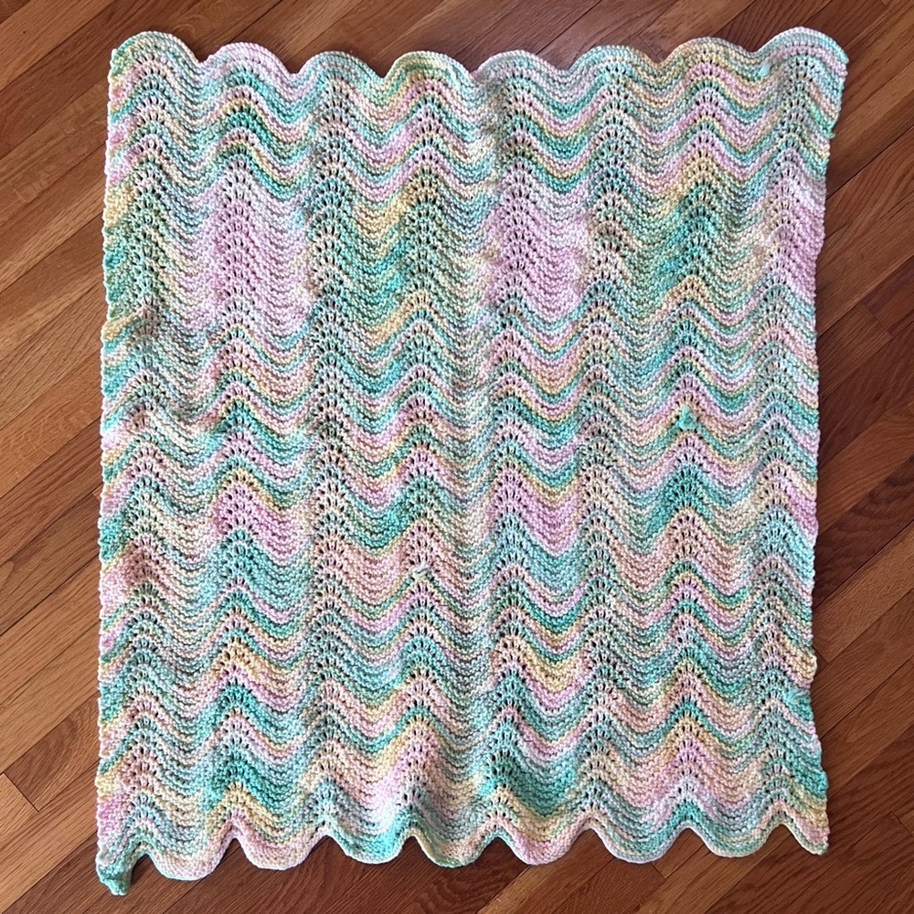 Hand Crocheted Baby Blanket & Four Matching Hangers Set - New - Picture 9 of 10